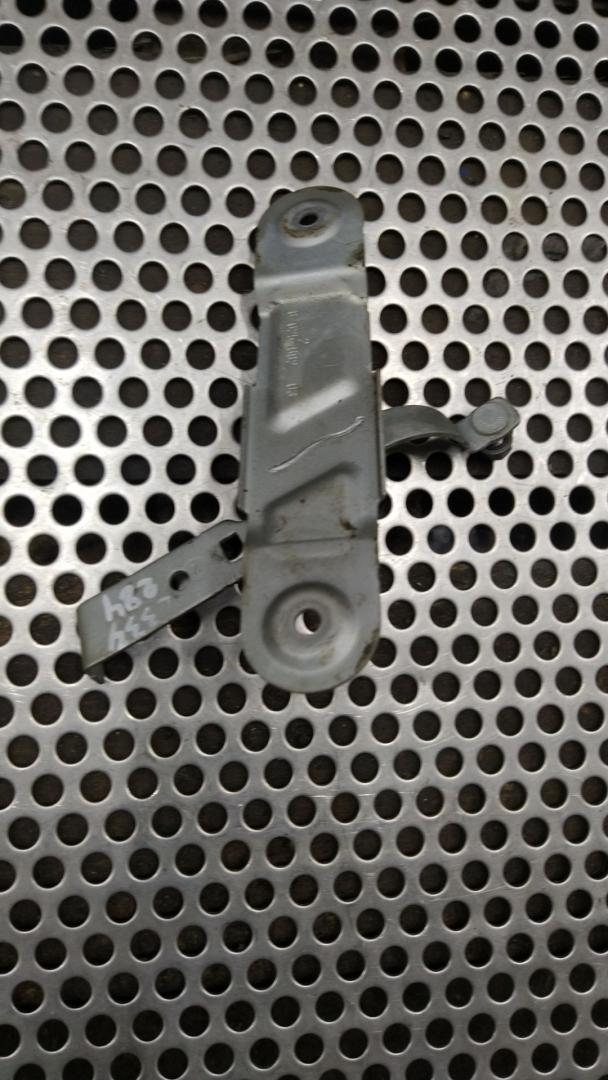 кронштейн (крепление) BMW 5 серия G30/G31 2018, 2.0 л., гибрид, black sapphire metallic (475), седан, задний привод, правый руль, 8625682, 11518625682 - фото №1