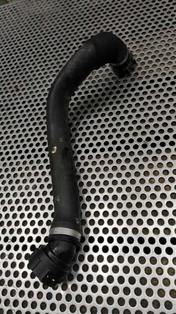 патрубок радиатора BMW 5 серия G30/G31 2018, 2.0 л., гибрид, black sapphire metallic (475), седан, задний привод, правый руль, 8602603, 17128602603 - фото №1