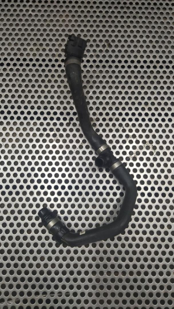 патрубок (трубопровод, шланг) BMW 5 серия G30/G31 2018, 2.0 л., гибрид, black sapphire metallic (475), седан, задний привод, правый руль, 8602619, 17128602619 - фото №1