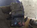 замок капота Mercedes-Benz M-Класс W164 2006, 3.0 л., OM 642.940, дизель, АКПП, серебро, полный привод, правый руль, A2198800160 - фото №3