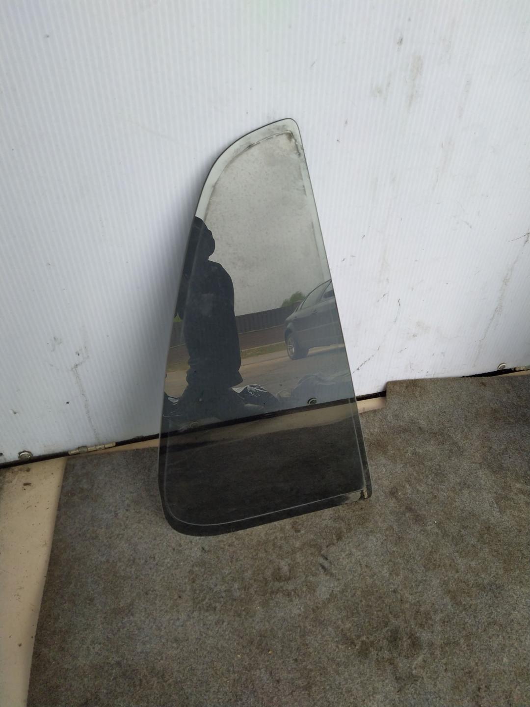 стекло двери задней правой Mercedes-Benz M-Класс W163 2001, 2.7 л., OM 612.963, дизель, внедорожник 5 дв., 1637350409 - фото №1