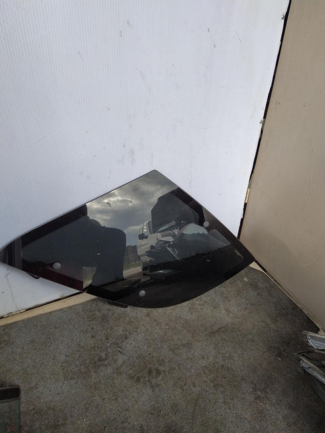 стекло кузовное боковое левое Mercedes-Benz M-Класс W163 2001, 2.7 л., OM 612.963, дизель, внедорожник 5 дв. - фото №1