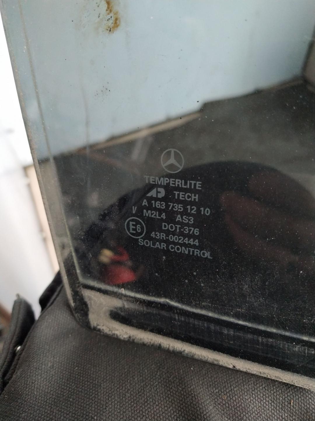 стекло двери задней правой Mercedes-Benz M-Класс W163 2001, 2.7 л., OM 612.963, дизель, внедорожник 5 дв., 1637351210 - фото №1