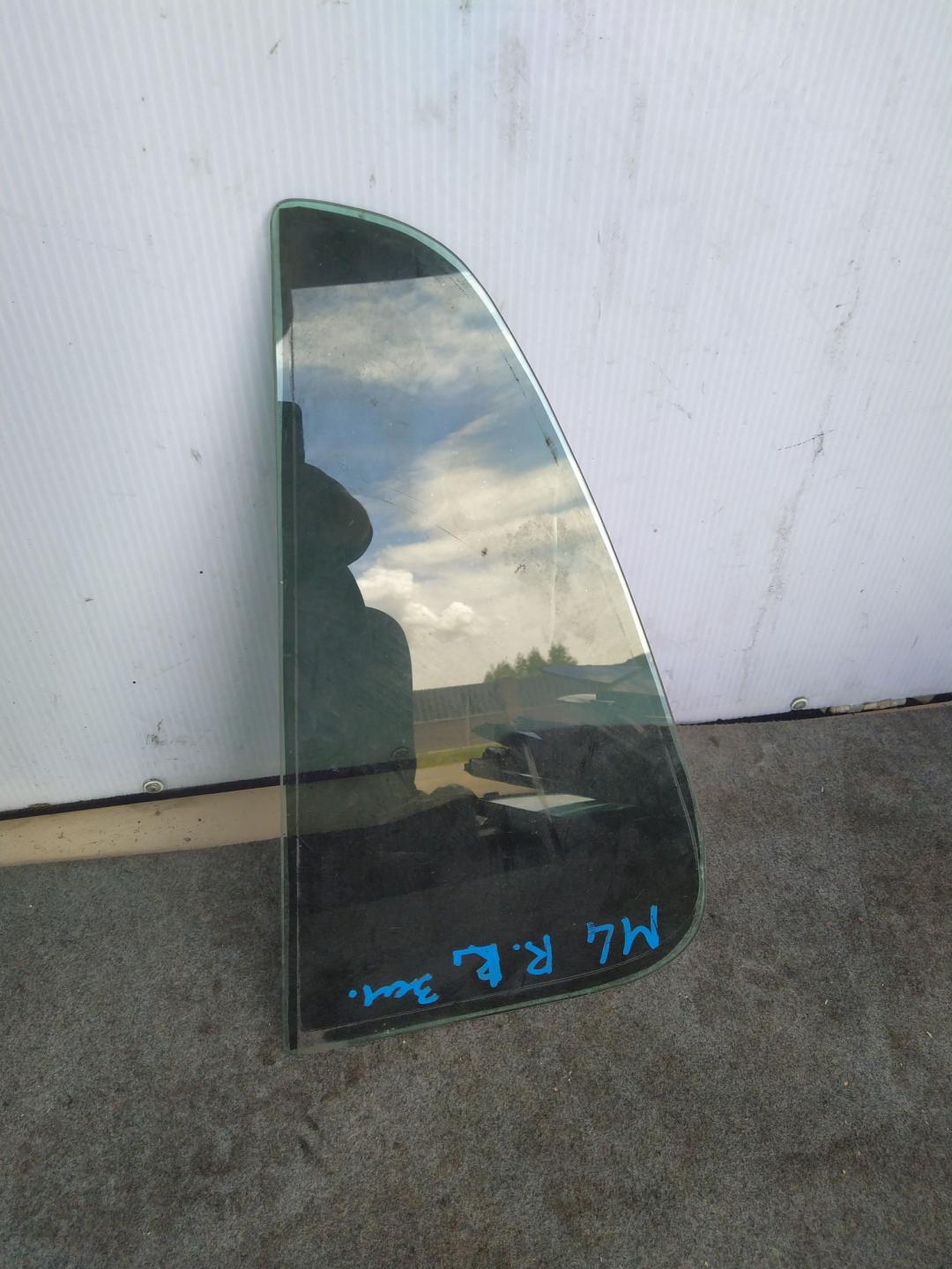 стекло двери задней левой Mercedes-Benz M-Класс W163 2001, 2.7 л., OM 612.963, дизель, внедорожник 5 дв. - фото №1