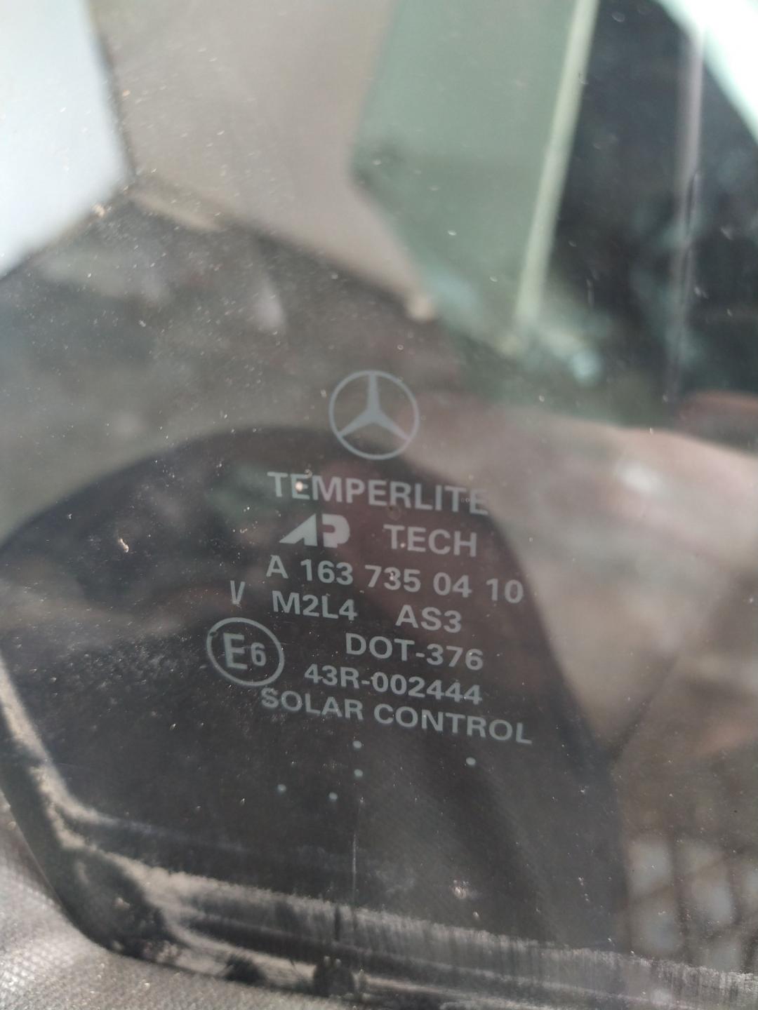 стекло двери задней правой Mercedes-Benz M-Класс W163 2000, 2.7 л., OM 612.963, дизель, внедорожник 5 дв., 1637350410 - фото №1