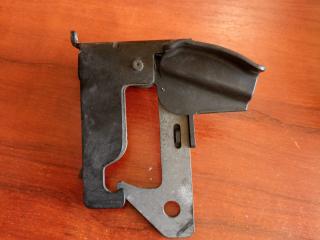 захватный крюк капота Mercedes-Benz E-Класс W212/S212/C207/A207 W212 2012, 2.1 л., CDi, OM 651.924, дизель, АКПП, серый металлик, седан, задний привод, правый руль, A2128800064