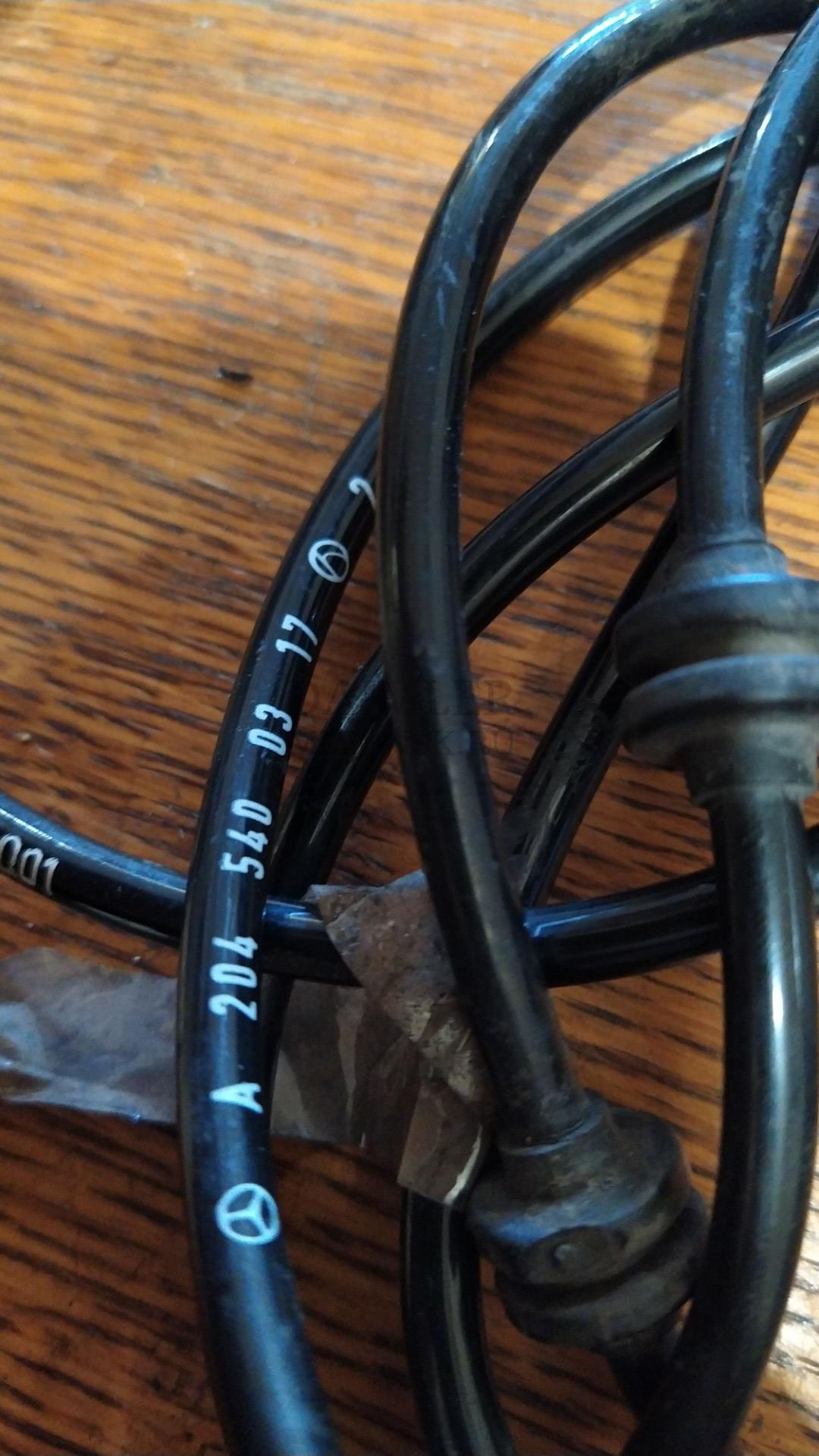 датчик ABS Mercedes-Benz C-Класс W204/S204 2009, 2.1 л., OM 646.811, дизель, АКПП, черный, седан, правый руль, A2045400317 - фото №1