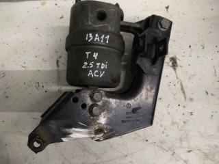 кронштейн КПП Volkswagen Transporter T4 2000, 2.5 л., ACV, дизель