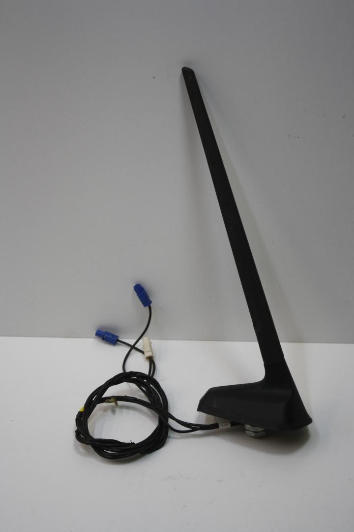 антенна Renault Arkana 1 поколение SUV 2020, 1.3 л., H5H, бензин, вариатор, серый, хетчбэк 5 дв., полный подключаемый привод, 282162125R - фото №1