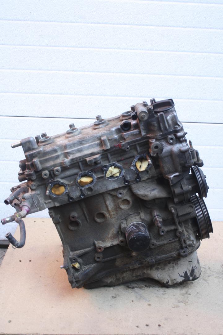 двигатель Nissan AD 3 поколение VHNY11 2002, 1.8 л., QG18DE, бензин, АКПП, серо-голубой, универсал, полный привод, QG18DE - фото №1