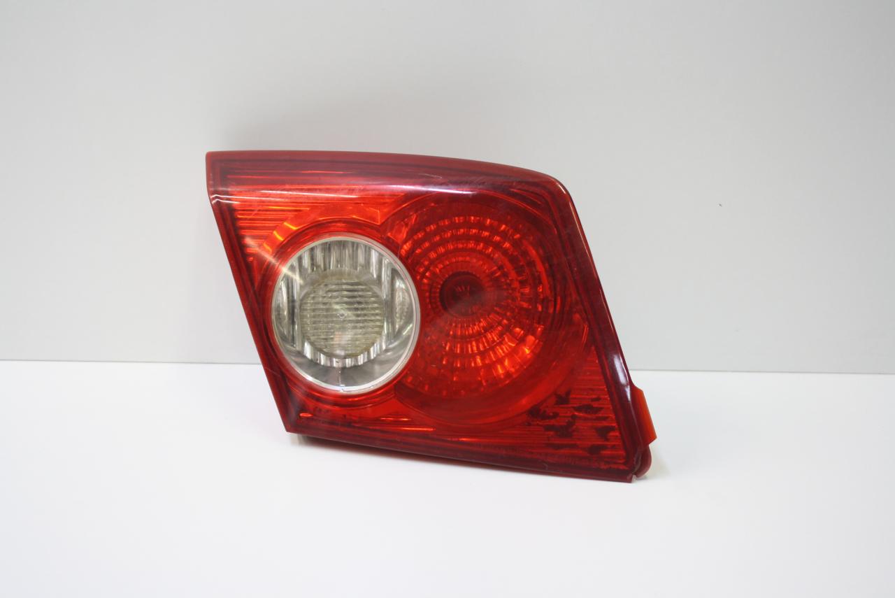 фонарь крышки багажника левый Chevrolet Lacetti 1 поколение 2004, 1.6 л., F16D3, бензин, МКПП, синий, хетчбэк 5 дв. - фото №1