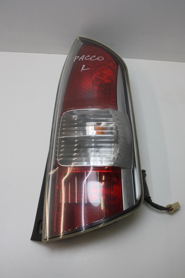 фонарь задний правый Toyota Passo 1 поколение KGC10 2004, 1.0 л., 1KR-FE, бензин, АКПП, серый, хетчбэк 5 дв., передний привод, правый руль, 220-51762 - фото №1