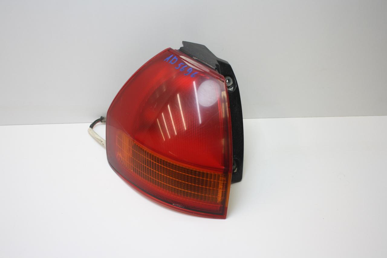 фонарь задний левый Nissan AD 3 поколение VHNY11 2002, 1.8 л., QG18DE, бензин, АКПП, серо-голубой, универсал, полный привод - фото №1