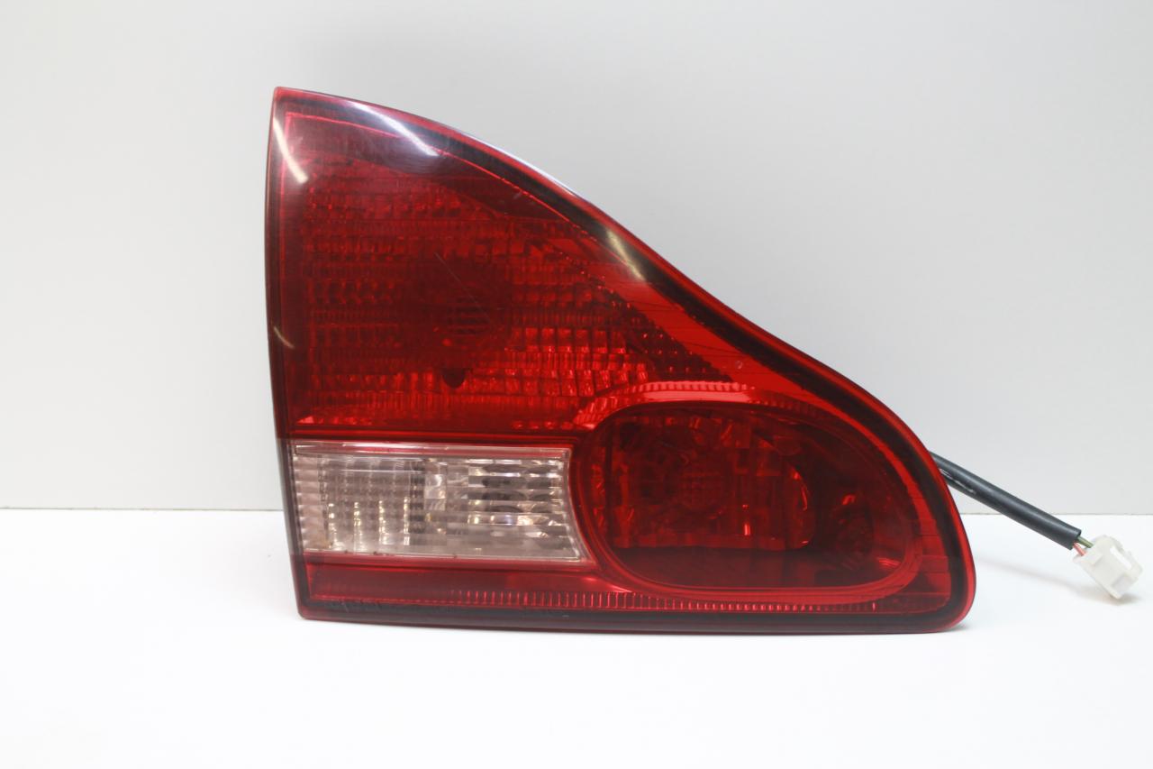 фонарь крышки багажника левый Toyota Ipsum 2 поколение ACM21W 2002, 2.4 л., MPI, 2AZ-FE, бензин, АКПП, черный, универсал, передний привод, правый руль - фото №1