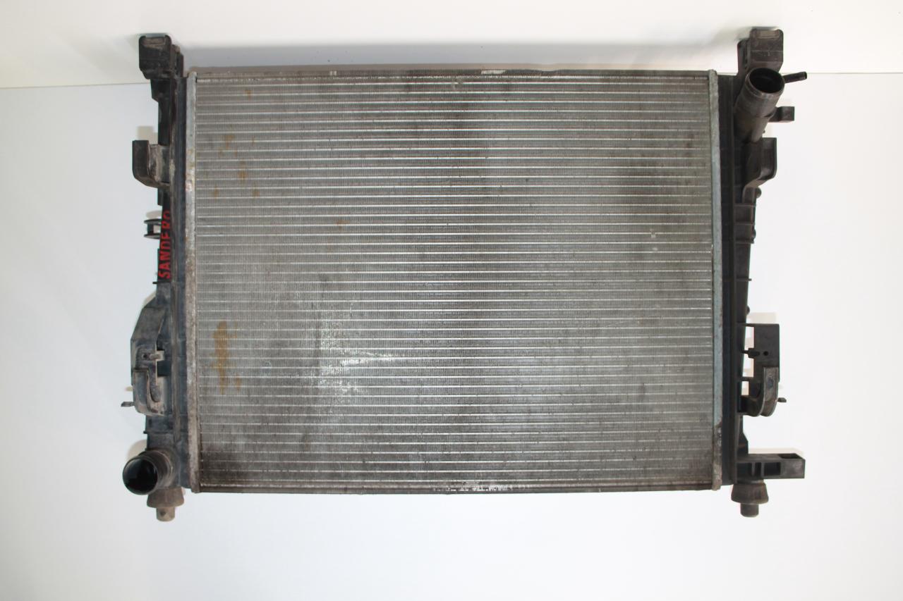 радиатор (основной) Renault Sandero 2 поколение 5S 2015, 1.6 л., K7M 812, бензин, МКПП, белый, хетчбэк 5 дв., передний привод, 214106179R - фото №1