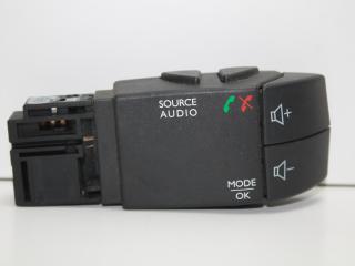 панель управления магнитолой Renault Kaptur 1 поколение SUV 2018, 1.6 л., H4MD429, бензин, вариатор, белый, хетчбэк 5 дв., передний привод, 255522448R