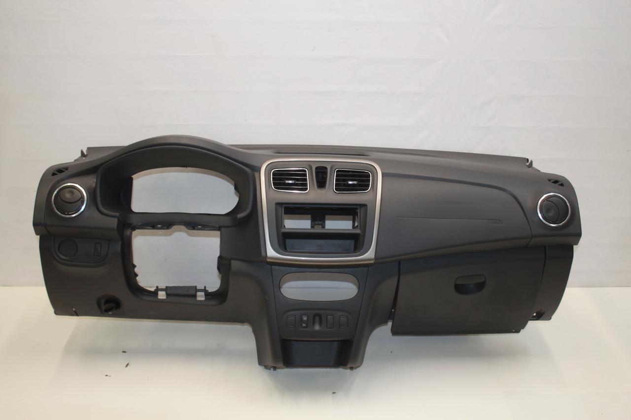 панель передняя салона (торпедо) Renault Sandero 2 поколение 5S 2015, 1.6 л., K7M 812, бензин, МКПП, белый, хетчбэк 5 дв., передний привод - фото №1