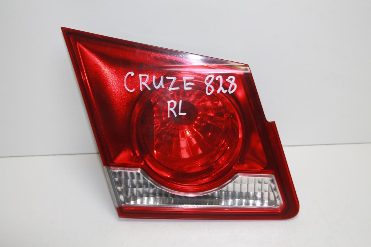 фонарь задний левый Chevrolet Cruze 1 поколение J300 2010, 1.6 л., F16D3, бензин, МКПП, белый, седан, передний привод, 95971550 - фото №1