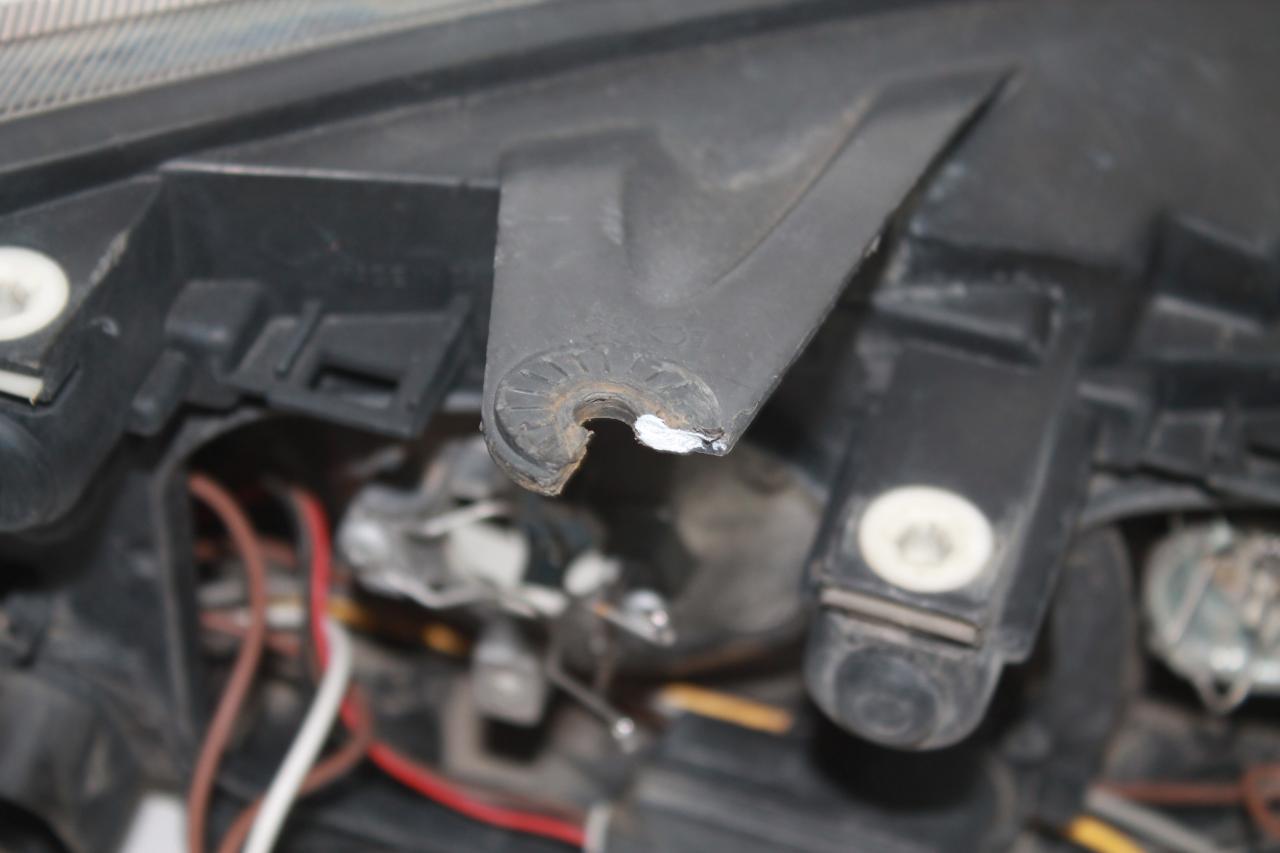 фара левая Ford Focus 2 поколение BK 2006, 1.8 л., QQDB, бензин, МКПП, черный, седан, передний привод - фото №1