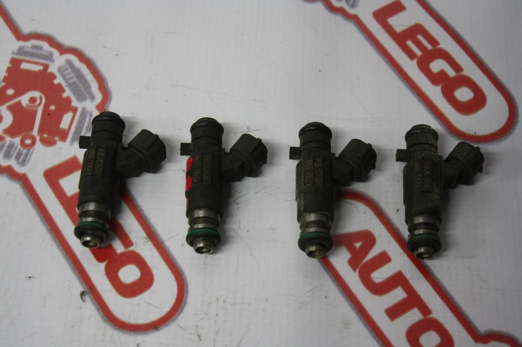 форсунка Nissan X-Trail T30 2004, 2.0 л., QR20DE, бензин - фото №1