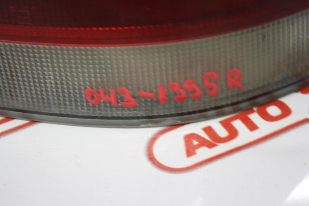 фонарь задний правый Mazda 626 GE 1991, FP1800, бензин, МКПП, темно-синий, седан, передний привод - фото №1