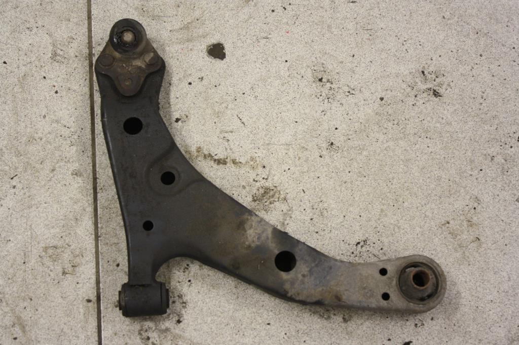 рычаг передний правый Toyota Sprinter Trueno AE110/AE111 1995, 1.5 л., 5A-FE, бензин, АКПП, передний привод - фото №1