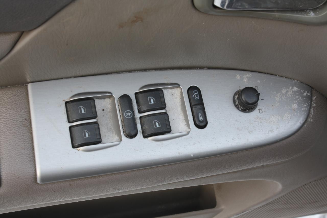 блок управления стеклоподъемниками Vortex Estina 1 поколение 2008, 2.0 л., бензин, МКПП, красный, седан, передний привод, A213746110 - фото №1