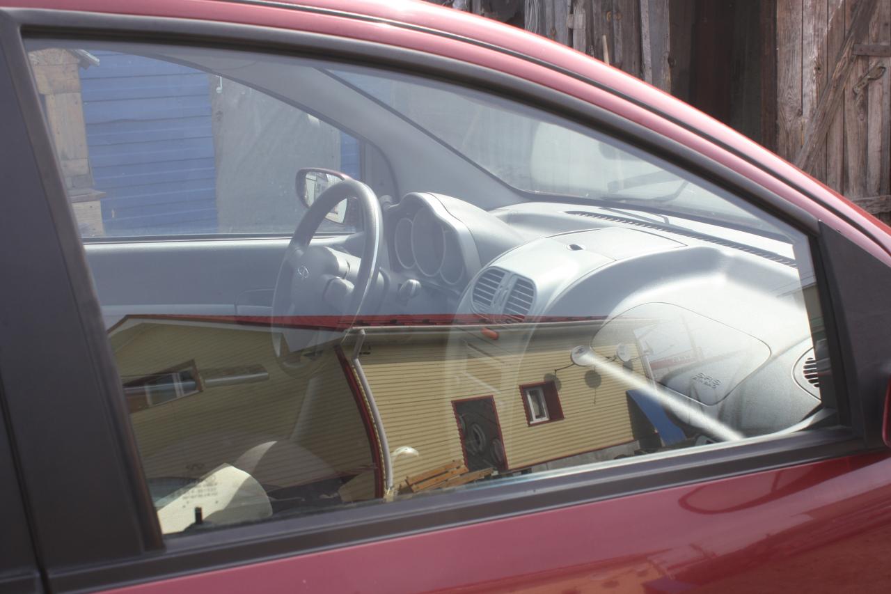 стекло двери передней правой Chery Kimo 1 поколение 2008, SQR473F, бензин, МКПП, красный, седан, передний привод, S12-5203112 - фото №1