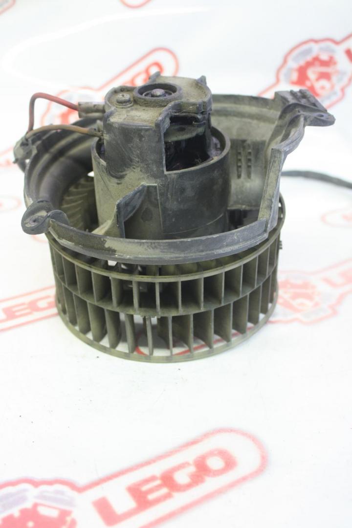 моторчик печки Mercedes-Benz E-Класс 1 поколение 1989 - фото №1