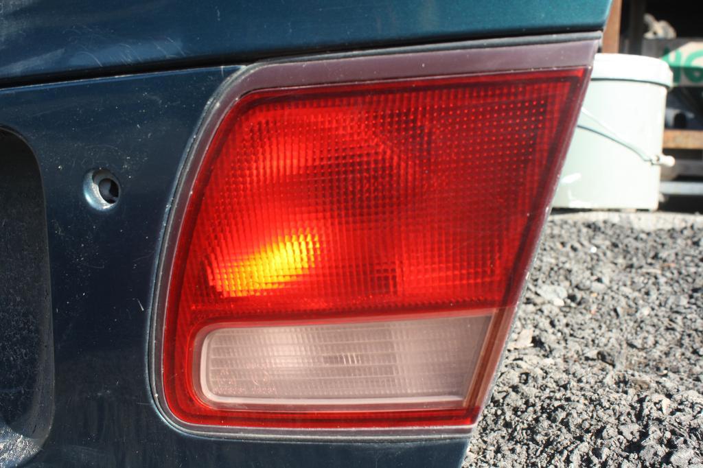 фонарь задний правый Mitsubishi Galant 7 поколение 1997, МКПП, зеленый, хетчбэк 5 дв., передний привод - фото №1