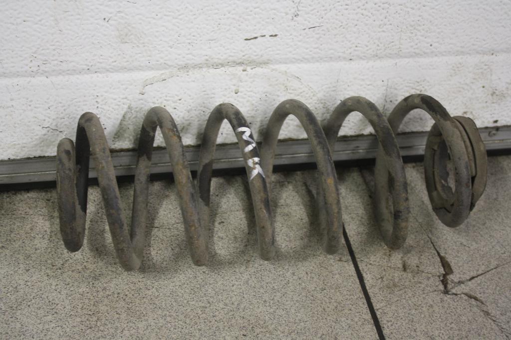 пружина задняя Geely MK Cross 1 поколение 2012, 1.5 л., MR479QA, бензин, МКПП, белый, хетчбэк 5 дв., передний привод, 1014014024 - фото №1