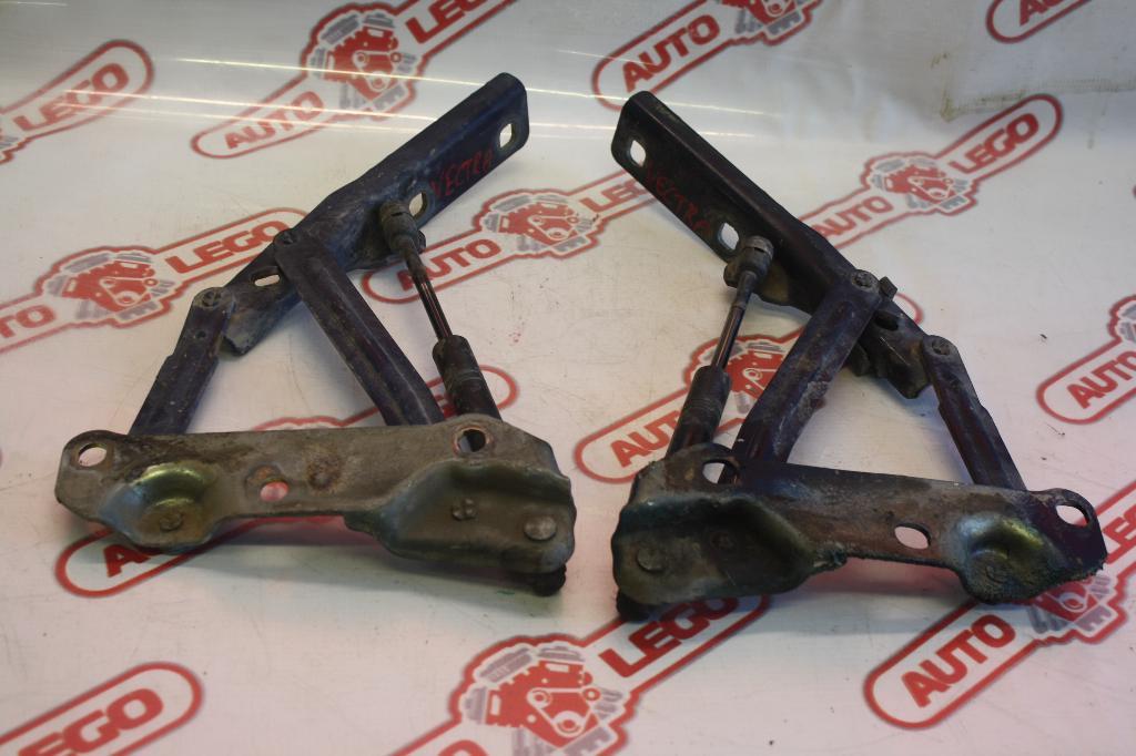 петля капота Opel Vectra B 31 1999, 1.8 л., Z 18 XE, бензин, МКПП, синий, седан, передний привод - фото №1