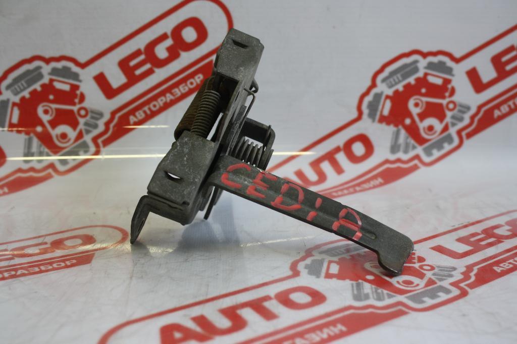 замок капота Mitsubishi Lancer Cedia 9 поколение CS2A 2001, 1.5 л., бензин, вариатор, серый, седан, правый руль - фото №1