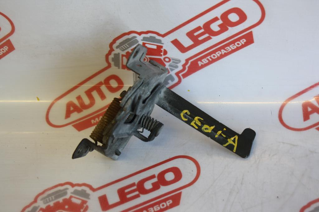 замок капота Mitsubishi Lancer Cedia 9 поколение CS2A 2001, 1.5 л., бензин, вариатор, серый, седан, правый руль, MR526861 - фото №1