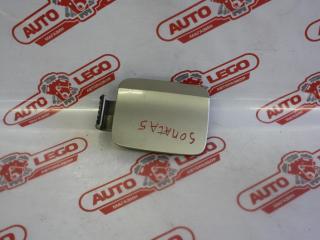 лючок топливного бака Hyundai Sonata 4 поколение [рестайлинг] EF 2004, 2.0 л., G4JP, бензин, МКПП, бежевый, седан, передний привод, 695103D001