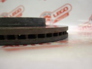 диск тормозной передний Hyundai Santa Fe 1 поколение [рестайлинг] SM 2007, 2.0 л., D4EA, дизель, МКПП, серый, внедорожник 5 дв., 517122B000