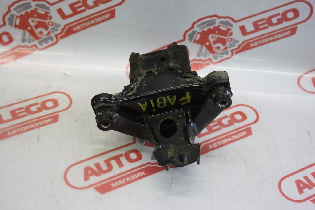 подушка крепления двигателя Skoda Fabia 1 поколение (6Y) 5J 2001, 1.4 л., AME, бензин, МКПП, зеленый, хетчбэк 5 дв., передний привод, 6Q0199555AR - фото №1