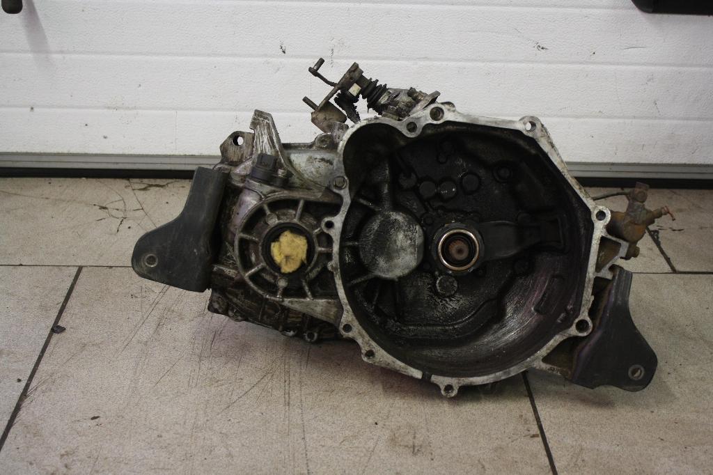 КПП механическая (МКПП) Mitsubishi Lancer 8 поколение 1998, бензин, МКПП, зеленый, седан, передний привод, MD974714 - фото №1