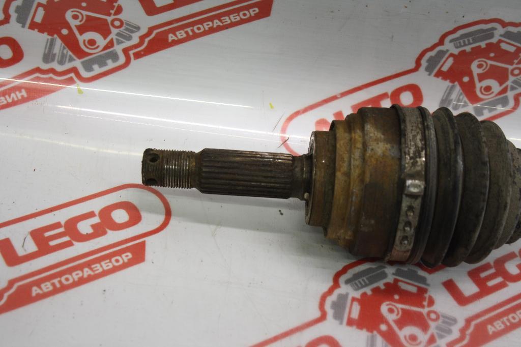 полуось передняя правая (приводной вал, ШРУС) Mitsubishi Lancer 8 поколение 1998, бензин, МКПП, зеленый, седан, передний привод, MR290598 - фото №1