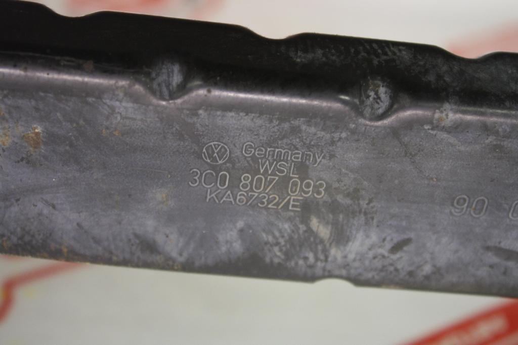 усилитель бампера переднего Volkswagen Passat B6 3BADR 2006, 1.6 л., BLF, бензин, МКПП, седан, передний привод, 3C0807093 - фото №1