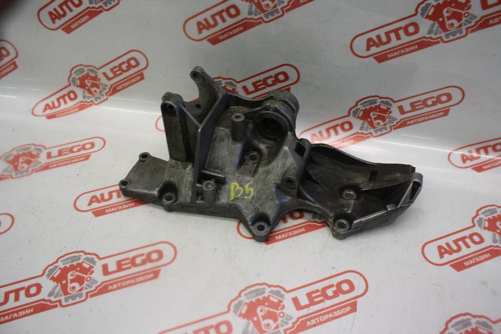 кронштейн генератора Volkswagen Passat B5 312 1996, 1.6 л., AHL, бензин, МКПП, серый, седан, передний привод, 06B903143F - фото №1