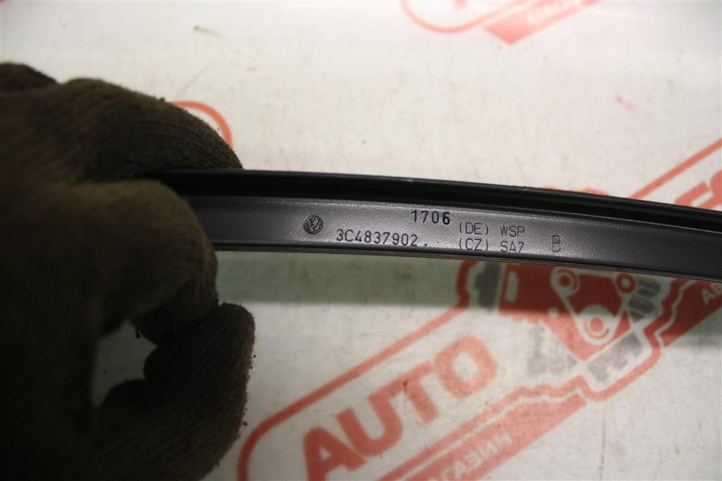 молдинг двери передней правой Volkswagen Passat B6 3BADR 2006, 1.6 л., BLF, бензин, МКПП, седан, передний привод, 3C4837902 - фото №1