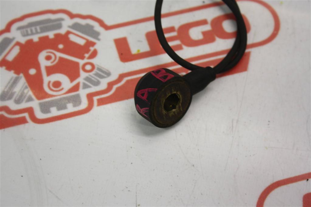 датчик детонации Opel Vectra B 31 1998, 1.6 л., X 16 XEL, бензин, МКПП, черный, универсал, передний привод - фото №1