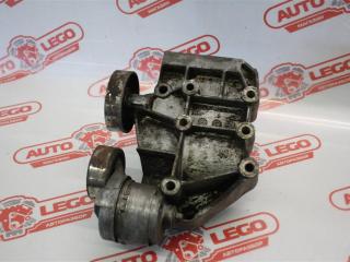 кронштейн генератора Ford Focus 1 поколение 2001, YS4E  Split Port , бензин, МКПП, белый, седан, передний привод, 98SF10337