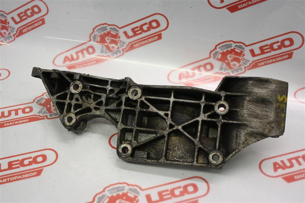 кронштейн генератора SEAT Toledo 2 поколение 1999, AGN 1.8 125л.с., бензин, МКПП, черный, седан, передний привод, 06A903143 - фото №1