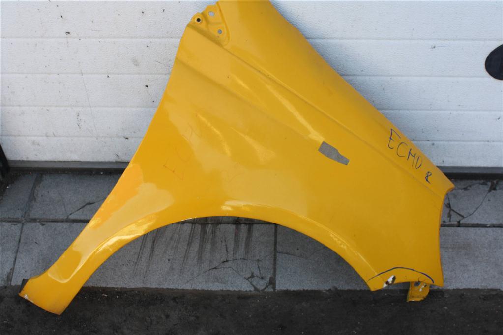 крыло переднее правое Toyota Echo 1 поколение NCP10 2001, 1.5 л., 1NZ-FE, бензин, АКПП, желтый, седан, передний привод, 5381152050 - фото №1