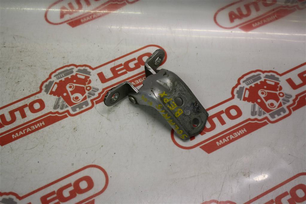 петля двери Hyundai Solaris 1 поколение 2013, 1.6 л., G4FC, бензин, АКПП, белый, седан, передний привод - фото №1