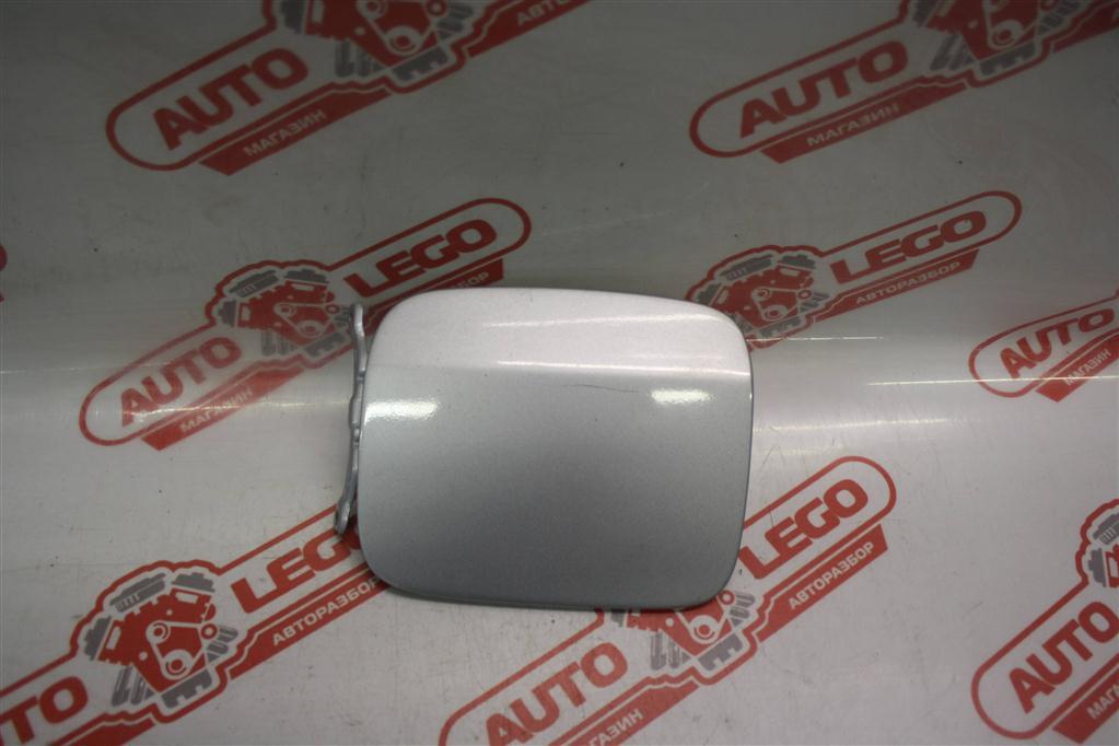 лючок топливного бака Geely Emgrand EC7 1 поколение FE1 2013, 1.5 л., JL4G15D, бензин, МКПП, серебристый, седан, передний привод - фото №1