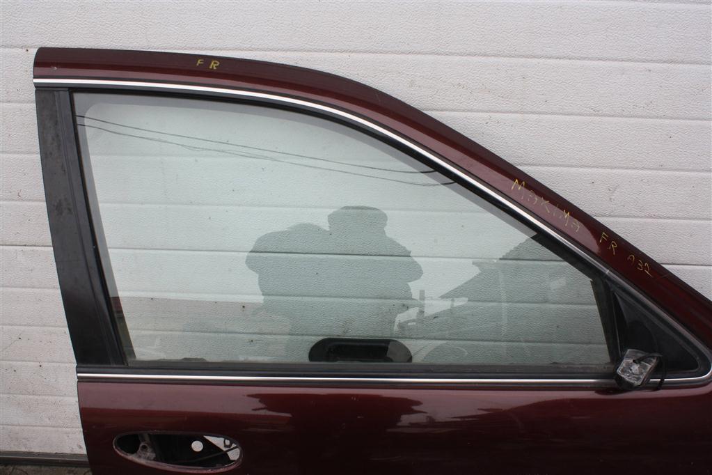 стекло двери передней правой Nissan Maxima A32 1997, 3.0 л., VQ30DE, бензин, АКПП, вишнёвый, седан, передний привод - фото №1