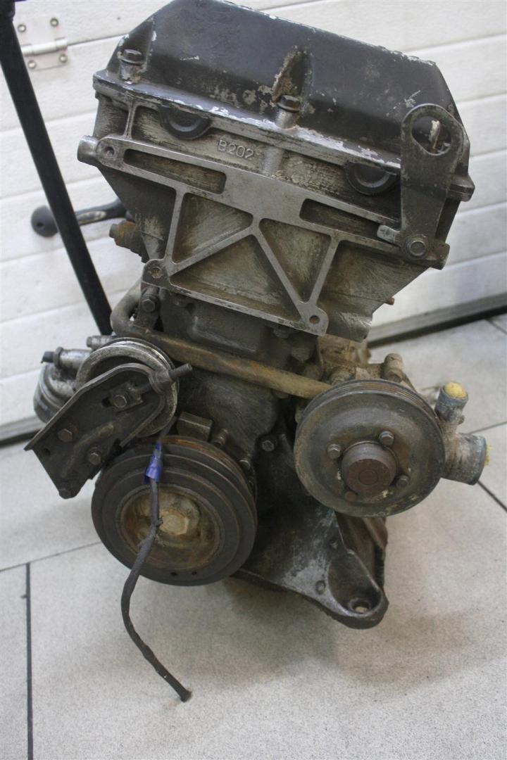 двигатель Saab 9000 1 поколение 1989, 2.0 л., B202L, бензин, МКПП, зеленый, седан, передний привод, B202L - фото №1